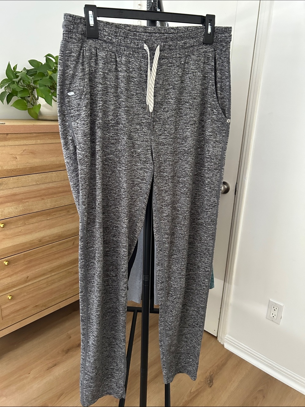 Vuori Men’s Sweatpants. Size Large. 31” inseam.